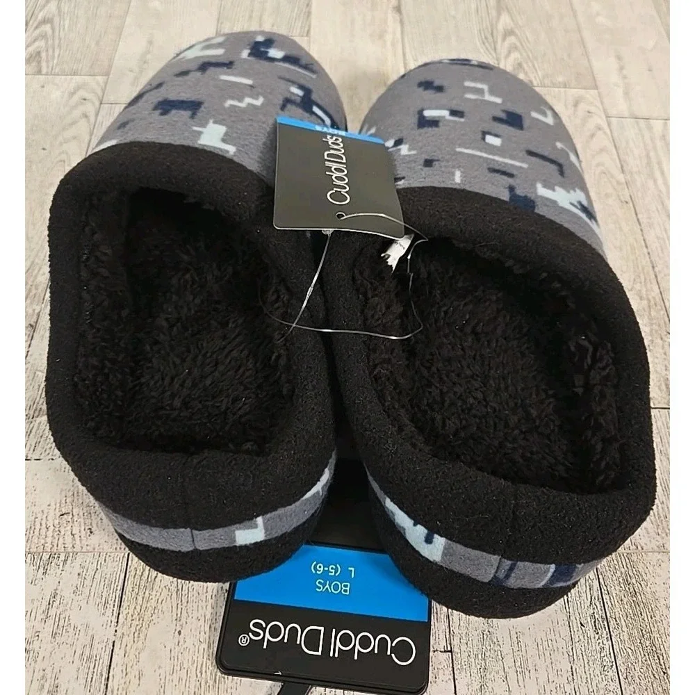 Cuddl Duds Slippers Boys Size Large (5-6) Black Gray Printed Glitch Fleece NEW